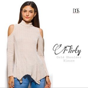 5⭐️ Flirty - Texture Ribbed Cold Shoulder Top